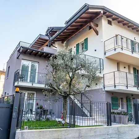 Il Nido Degli Usignoli With Bikes Storage بسكييرا ديل غاردا