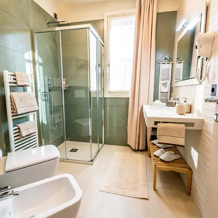 بيت ضيافة Il Nido Degli Usignoli With Bikes Storage بسكييرا ديل غاردا