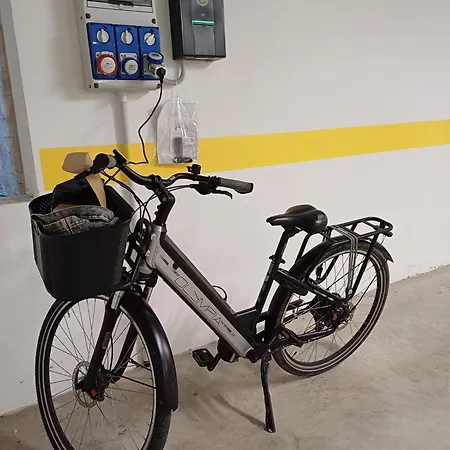 Il Nido Degli Usignoli With Bikes Storage بيت ضيافة 4*